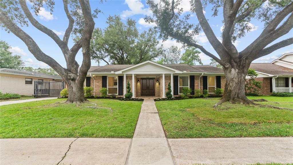 Property Photo: 5306 Grape Street TX 77096