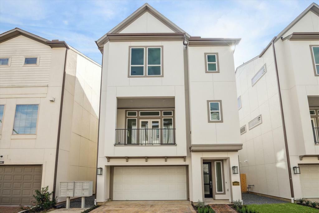 10923 Brookeshire Chase Lane  Houston TX 77043 photo