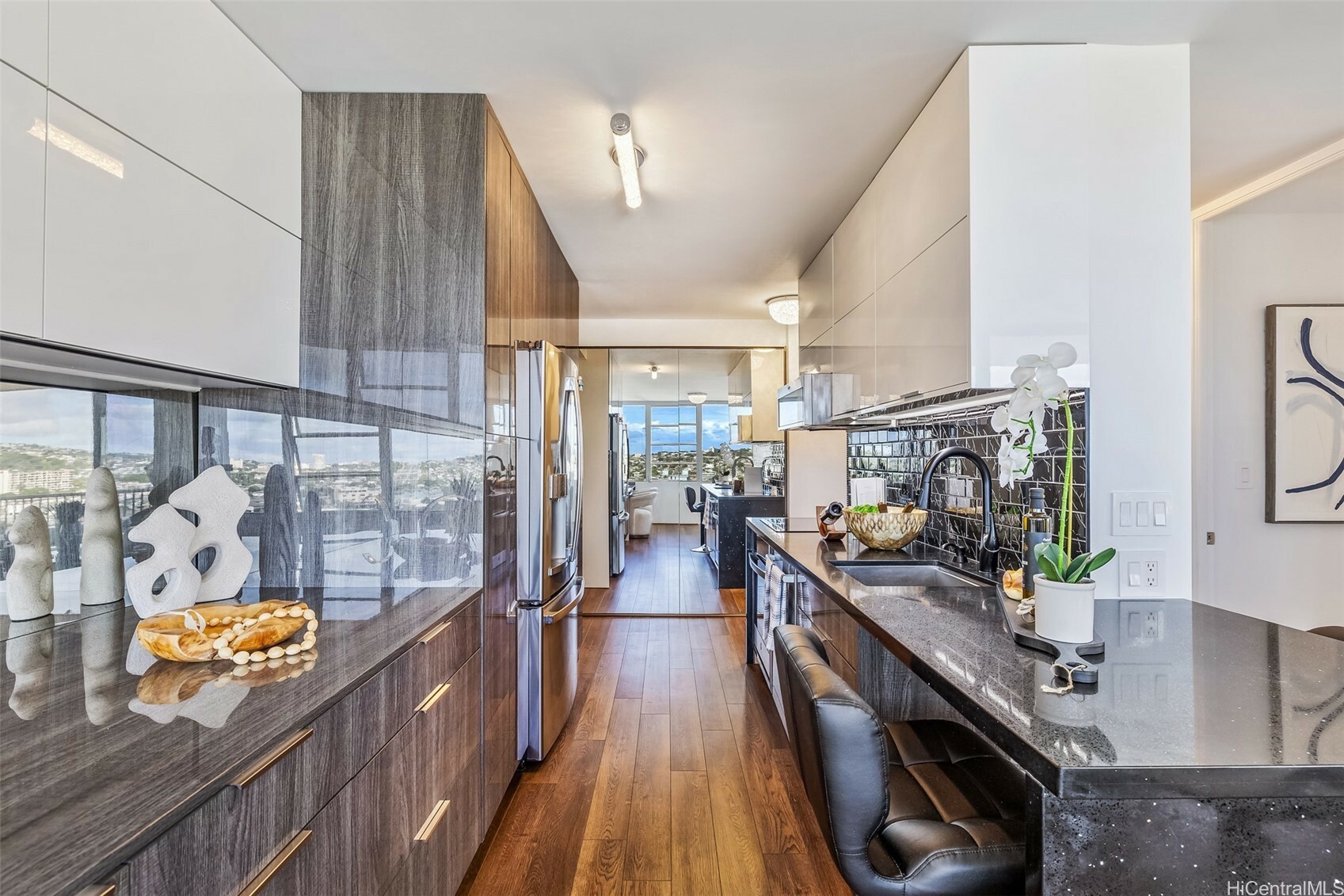 Property Photo: 2825 S King Street 1403 HI 96826
