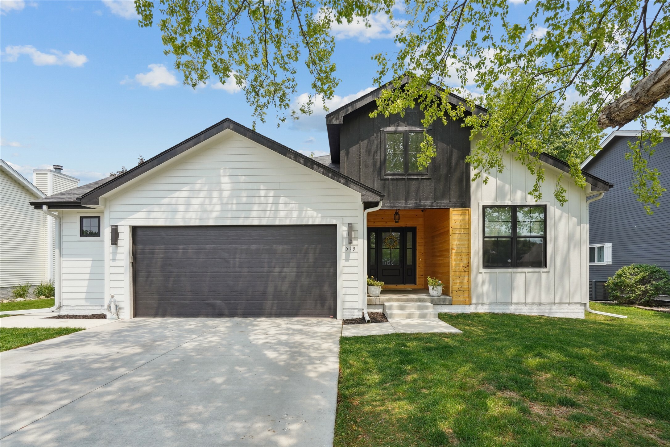 Property Photo: 519 W Mills Street IA 50273