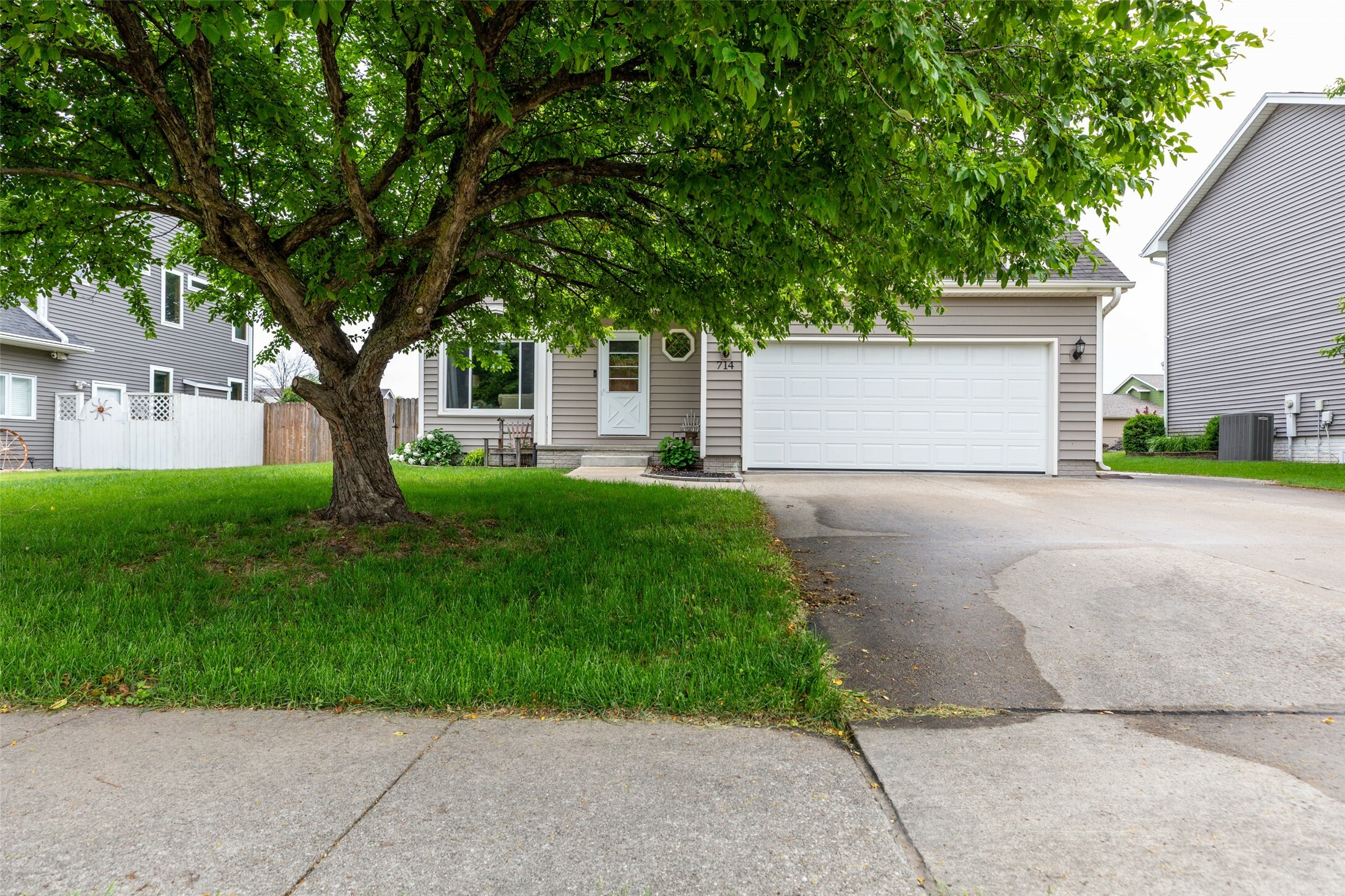 Property Photo: 714 SE Dolan Drive IA 50111