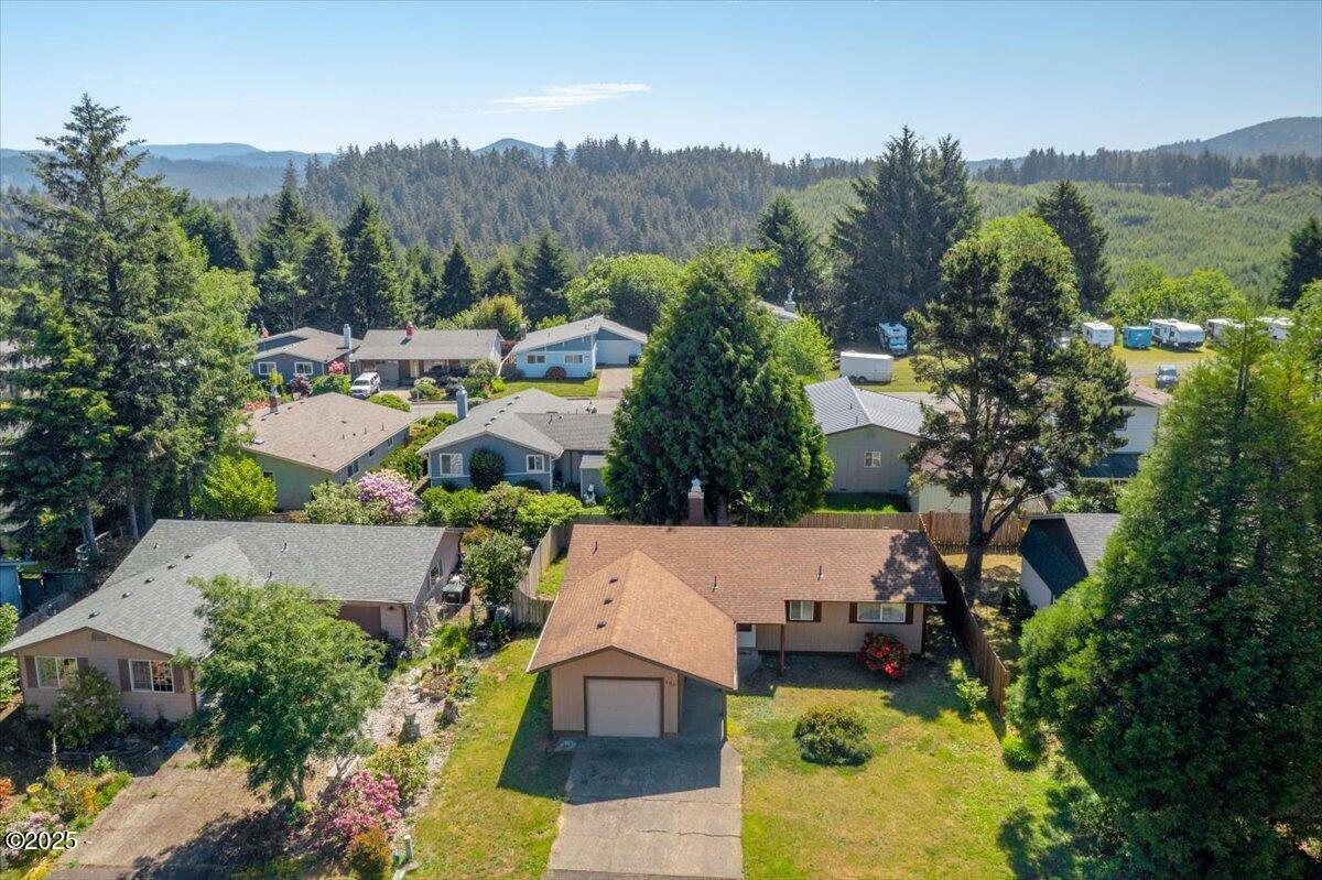 Property Photo: 995 SE Rolph Court OR 97394
