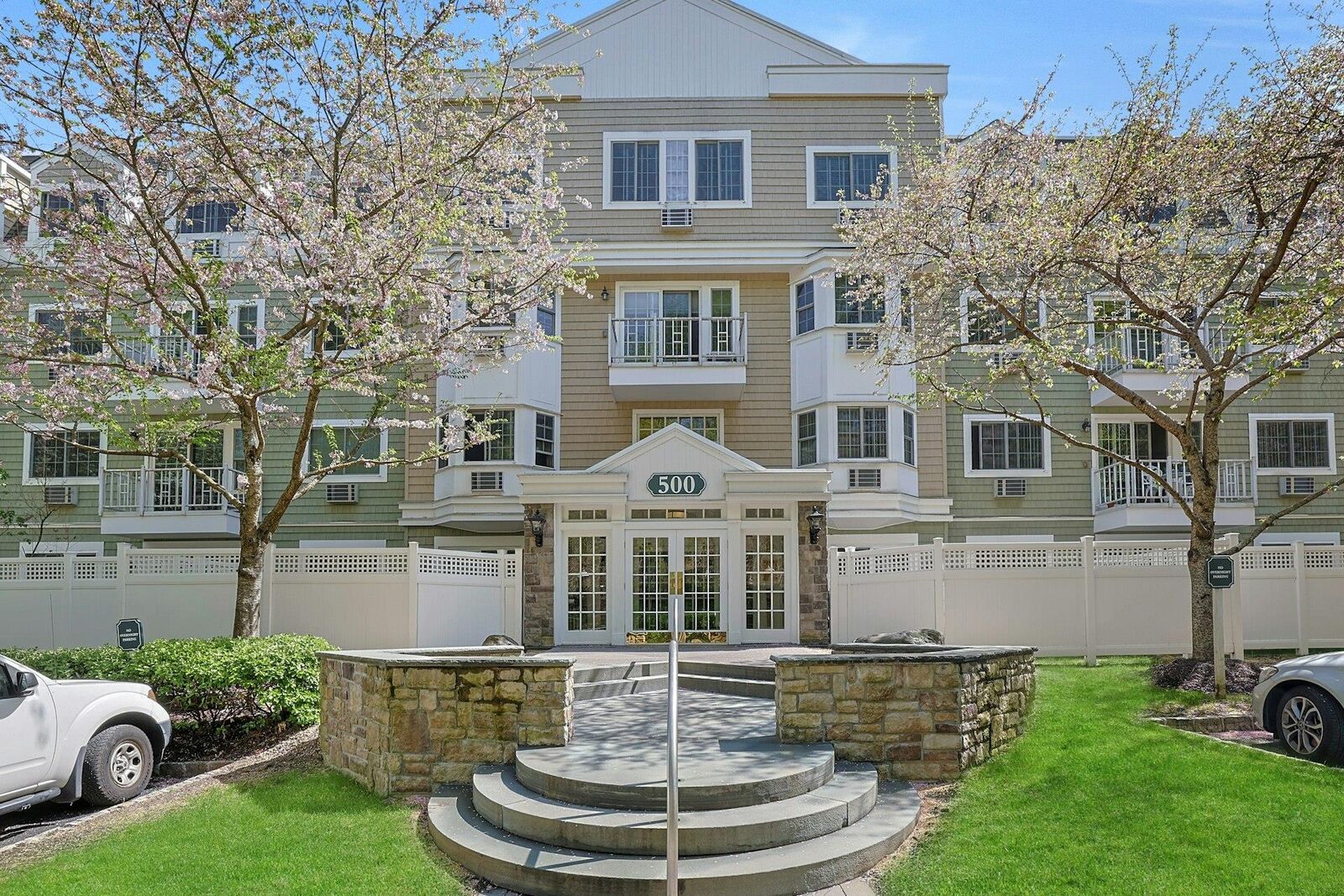 Property Photo:  500 Pondside Drive 2E  NY 10607 
