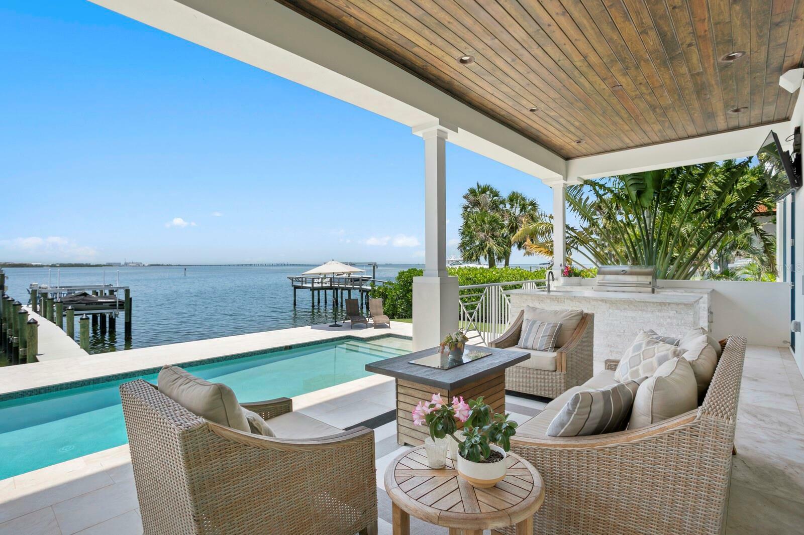 Property Photo: 5110 W Longfellow Avenue FL 33629
