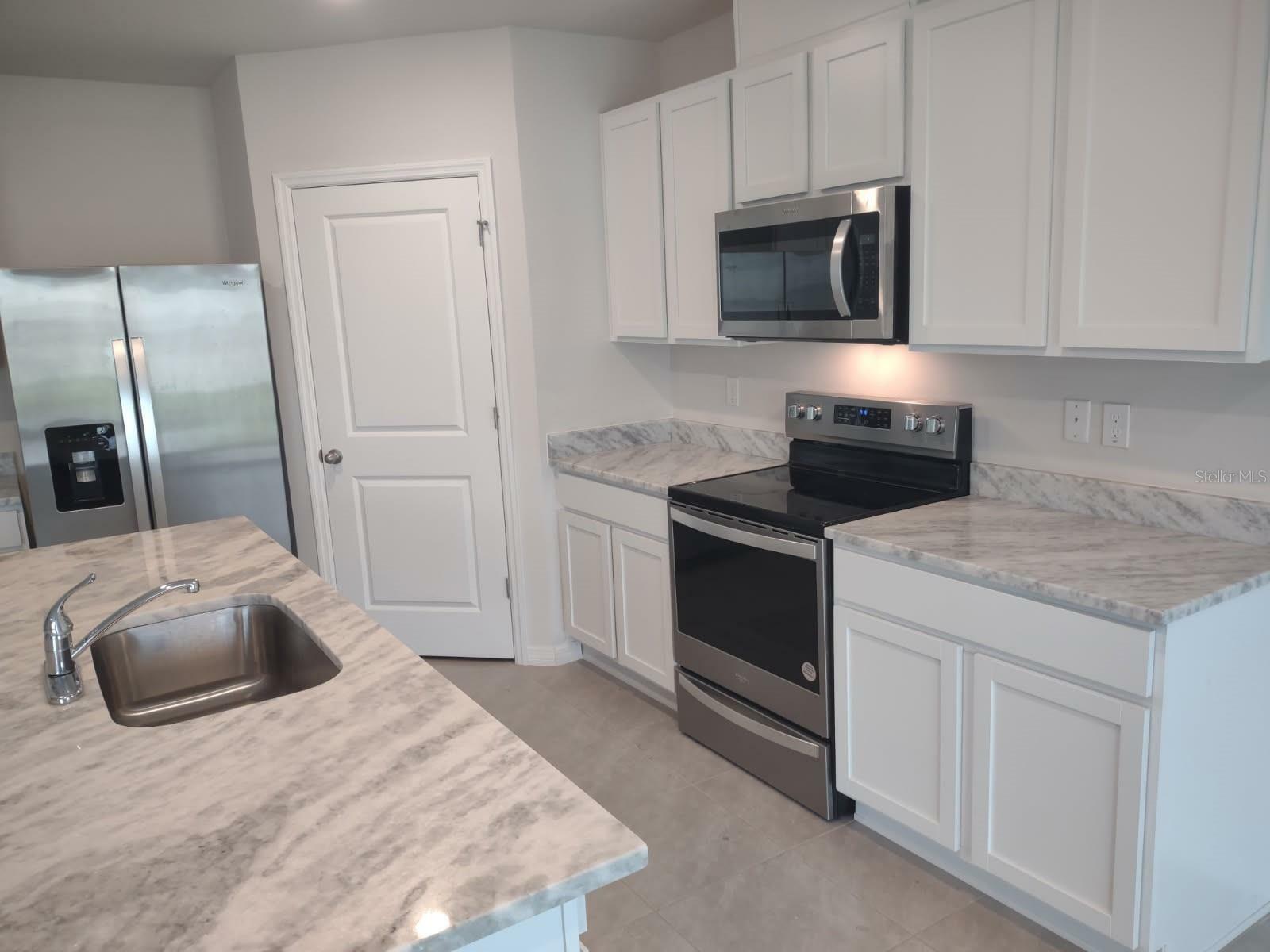 Property Photo: 18011 Canopy Place FL 34211