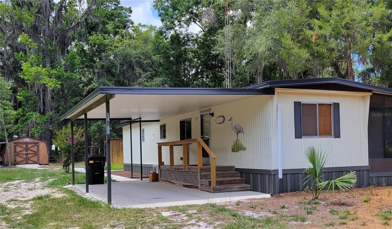 Property Photo:  14012 SE 174th Place  FL 32640 