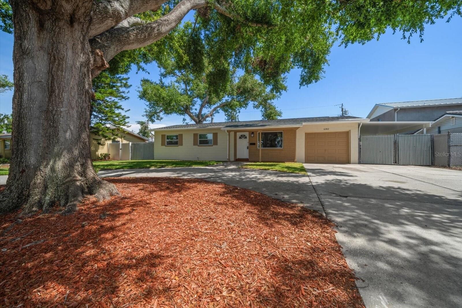 Property Photo: 6282 41st Avenue N FL 33709