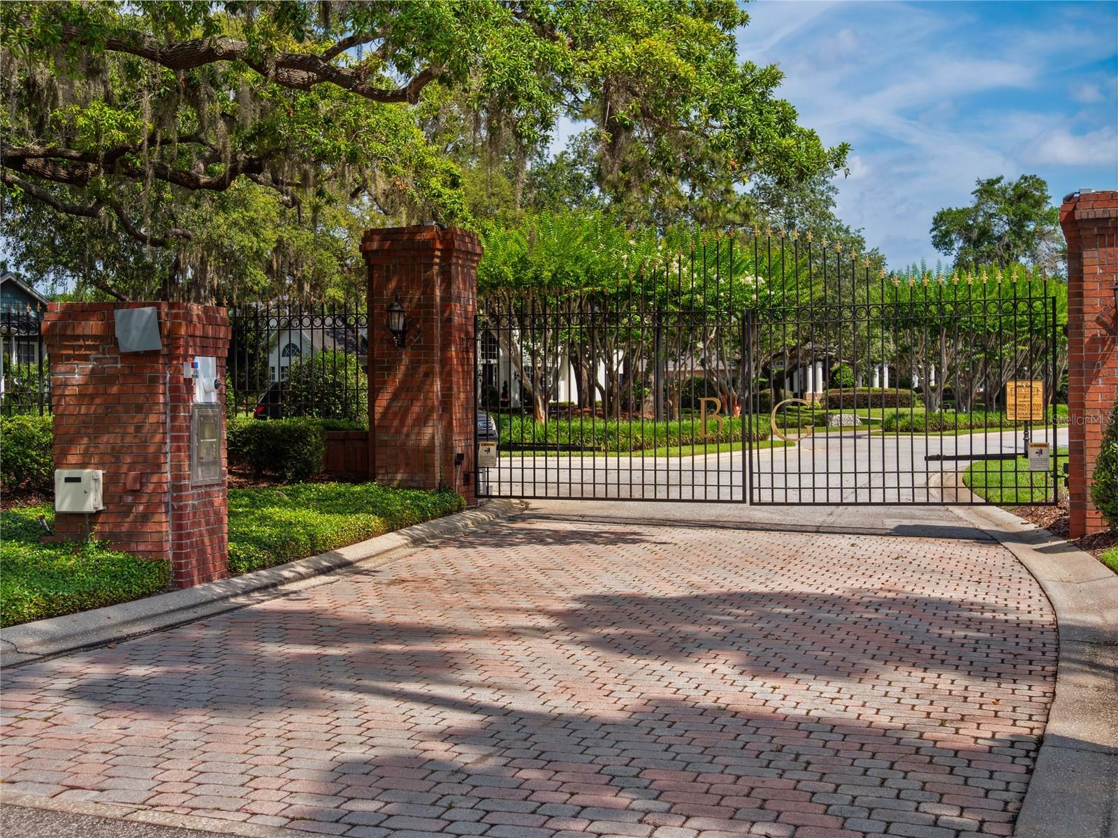 Property Photo: 2880 Old Castle Drive FL 32792