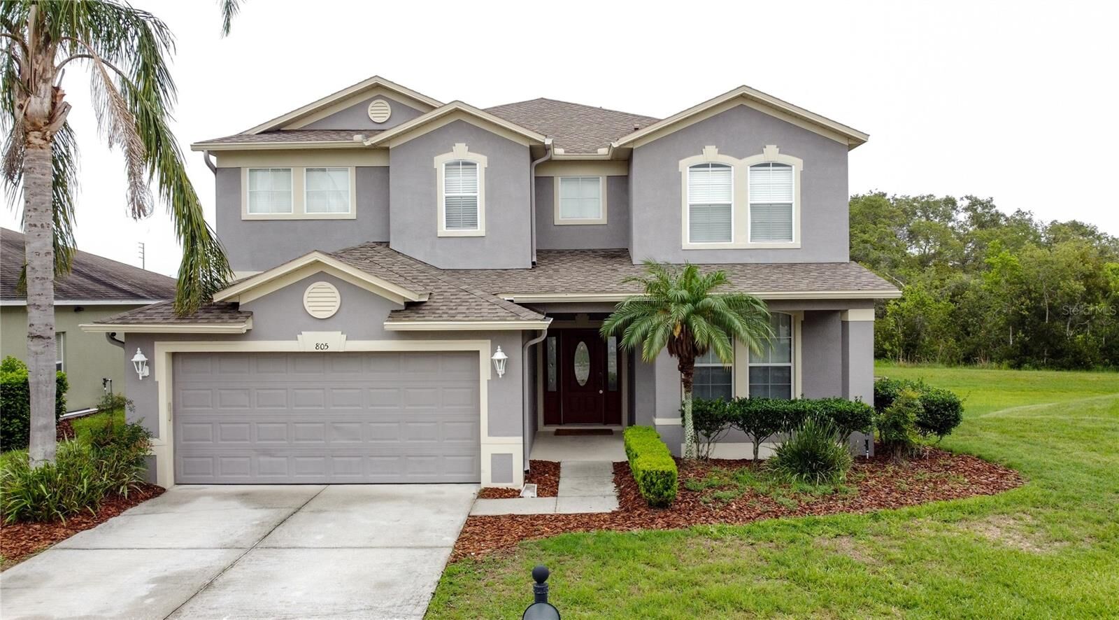 Property Photo:  805 Suffolk Place  FL 33896 