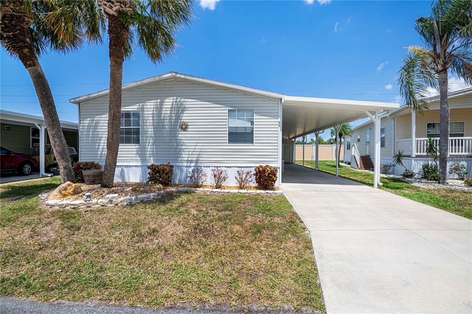 Property Photo: 2100 Kings Highway 40 FL 33980