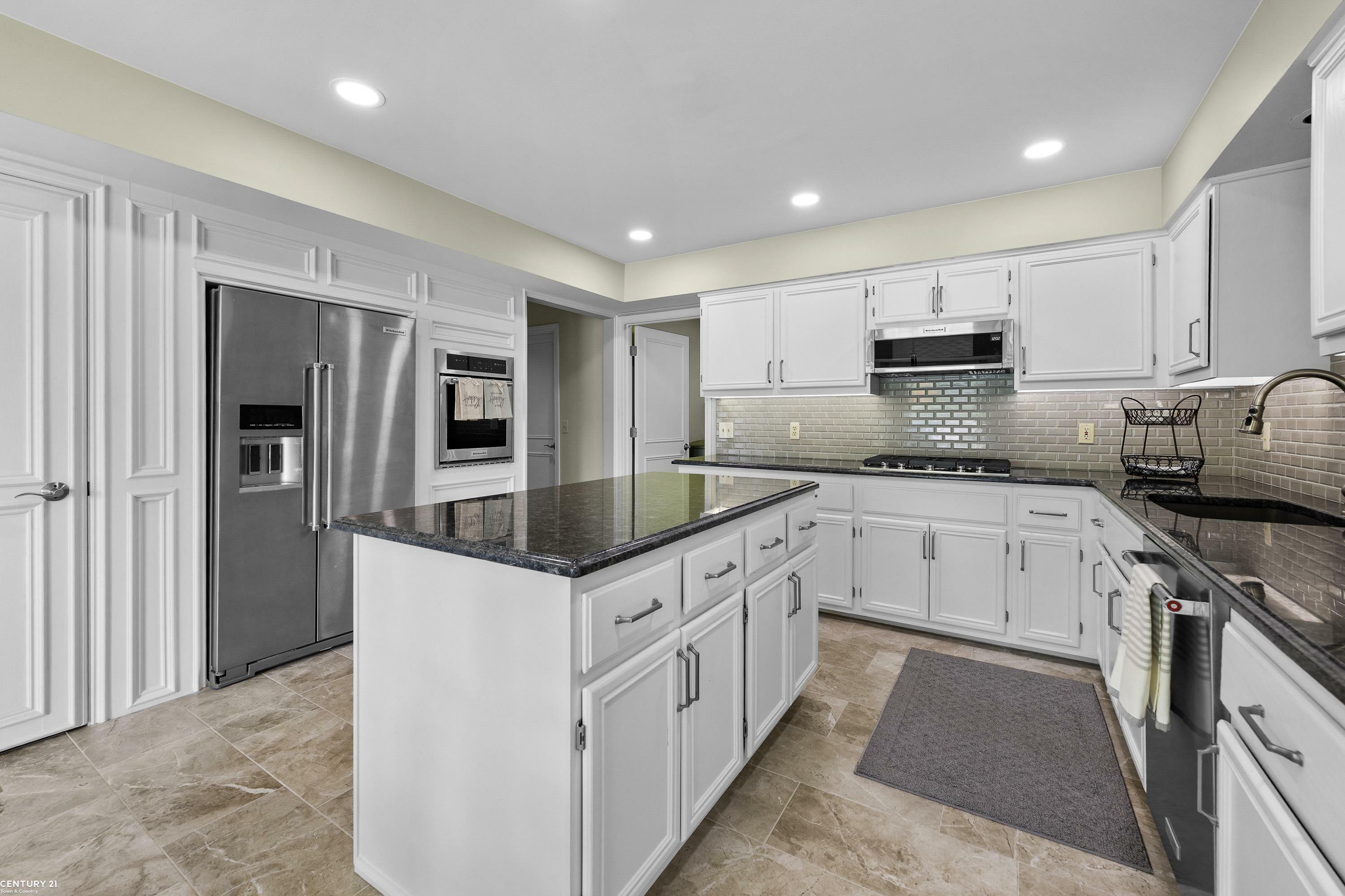 Property Photo: 2164 Sandlewood Drive MI 48316