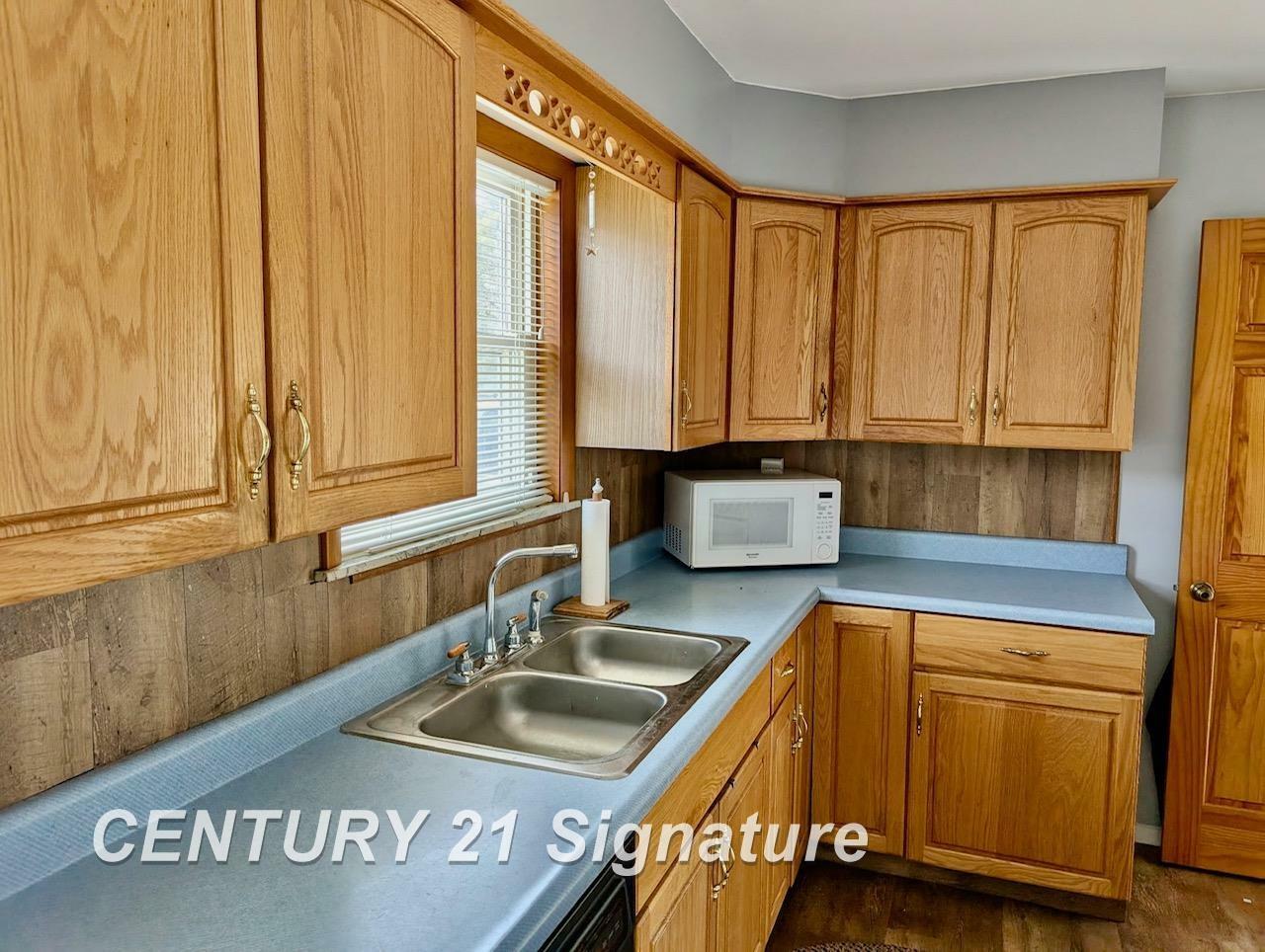 Property Photo:  809 Stinson Drive  MI 48604 