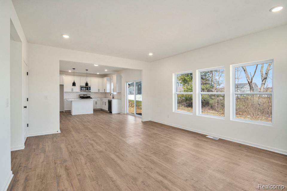Property Photo: 392 Golfside Drive MI 48446 7648