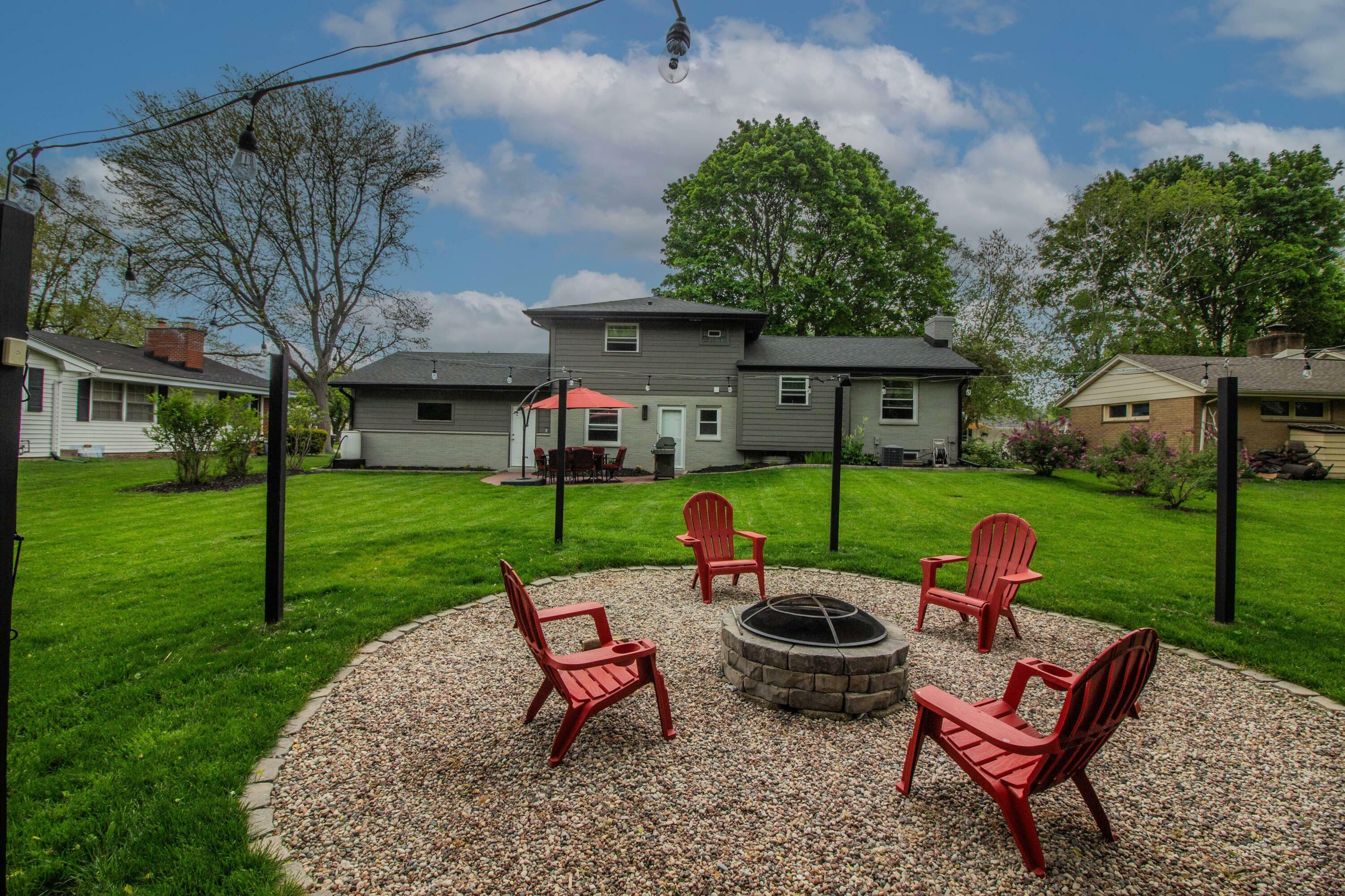 Property Photo: 8561 N Greenvale Rd WI 53217