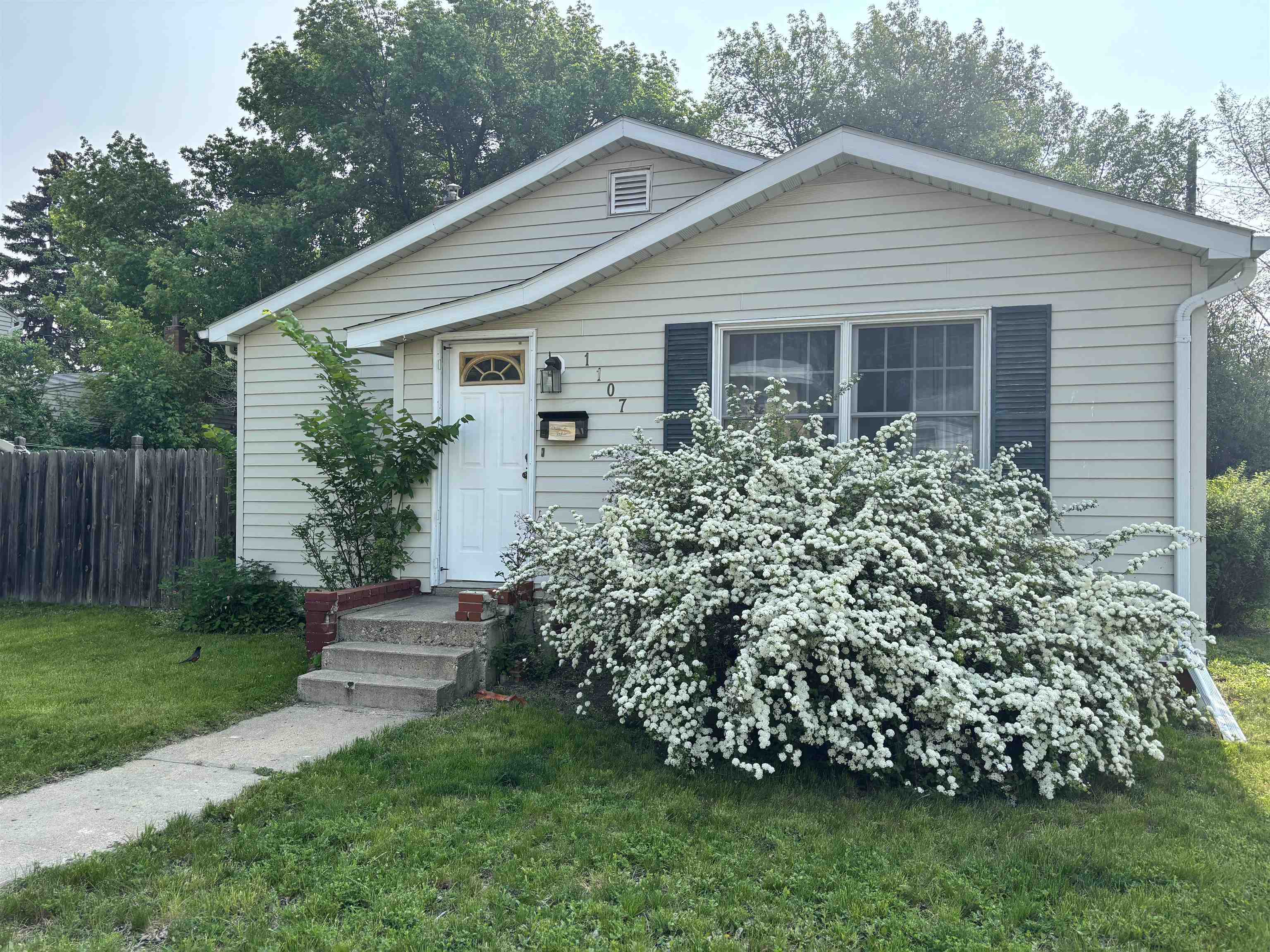Property Photo: 1107 SE 2nd St. ND 58701-5907