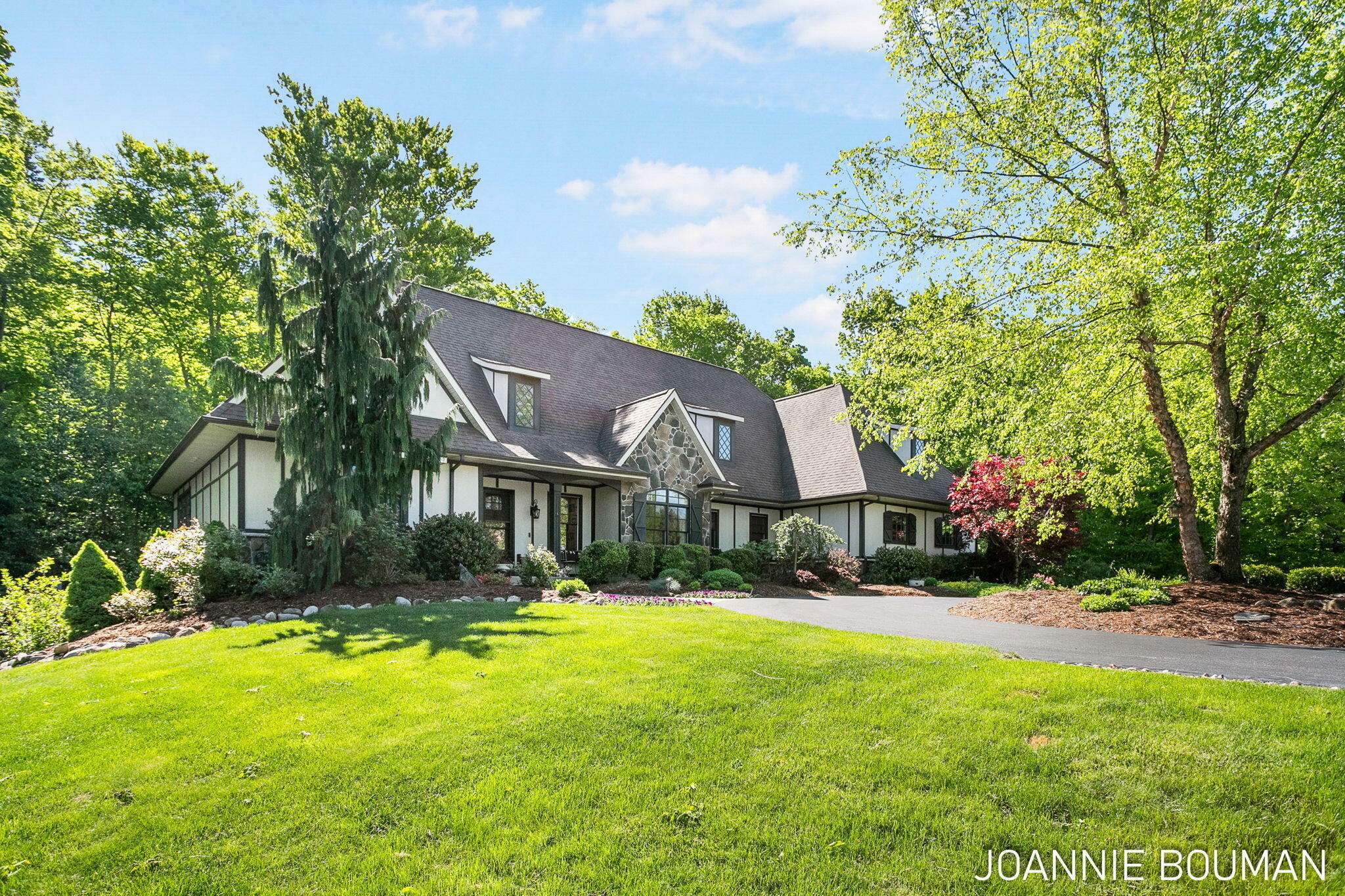 Property Photo: 15611 River Woods Drive MI 49460