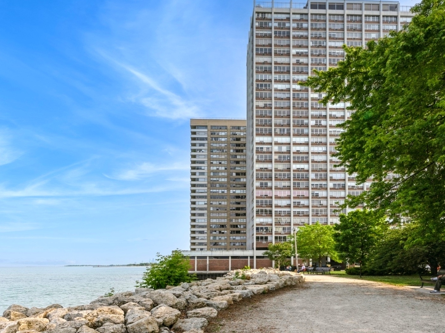 Property Photo: 6171 N Sheridan Road 2809 IL 60660