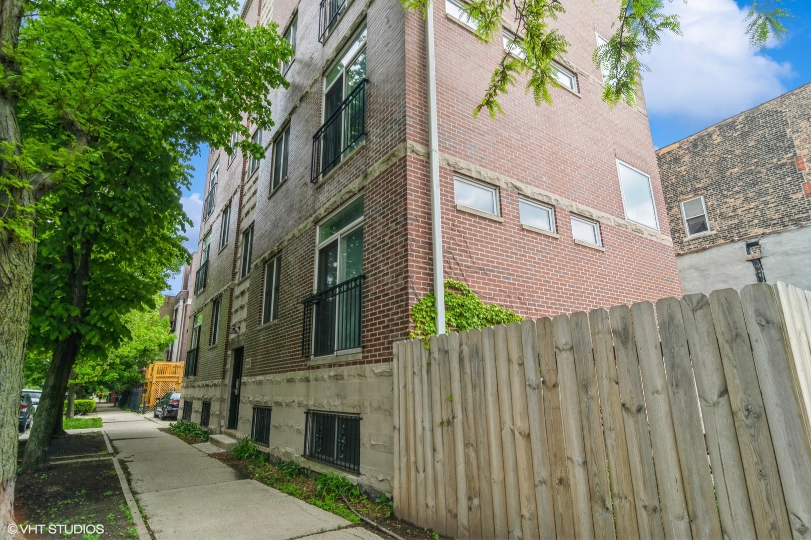 Property Photo: 1535 W Ohio Street 2 IL 60642