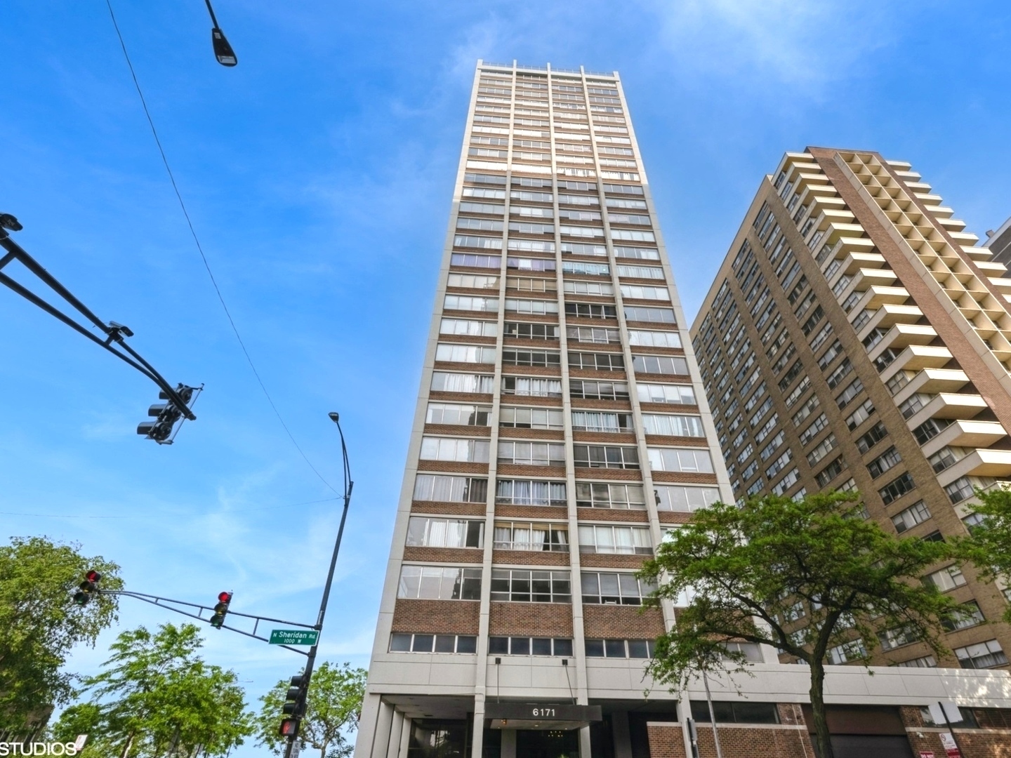 Property Photo: 6171 N Sheridan Road 2809 IL 60660