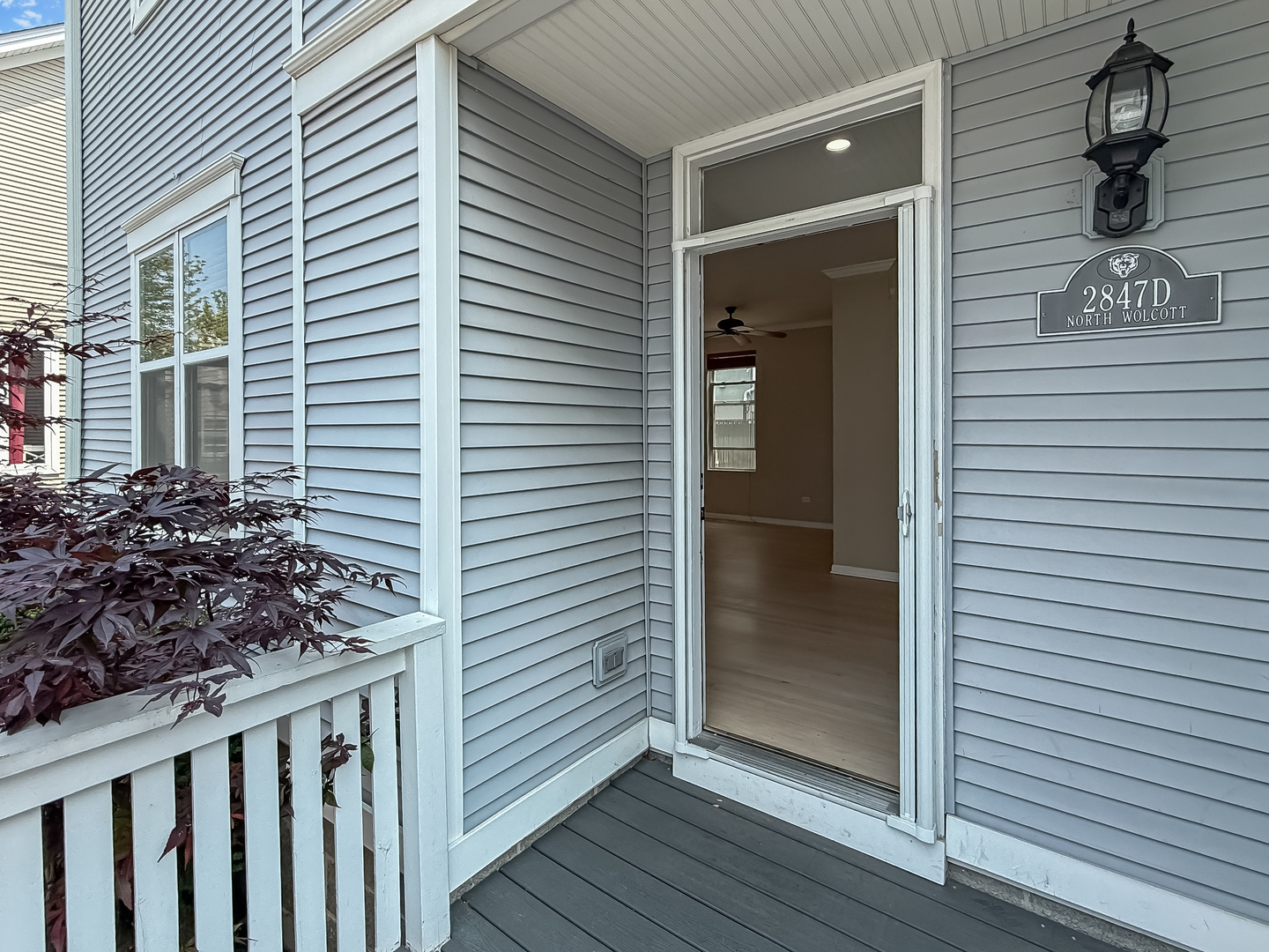 Property Photo: 2847 N Wolcott Avenue D IL 60657