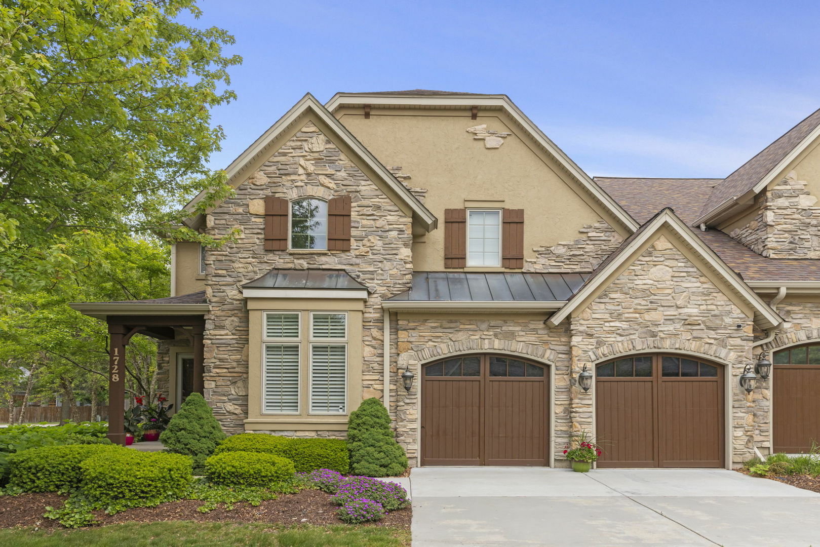 Property Photo: 1728 Elyse Lane IL 60565