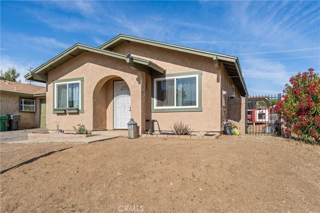 Property Photo: 42045 Thornbush Avenue CA 93536