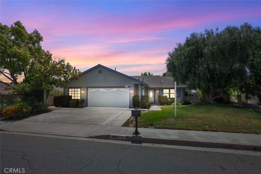 Property Photo: 28015 Tupelo Ridge Drive CA 91354