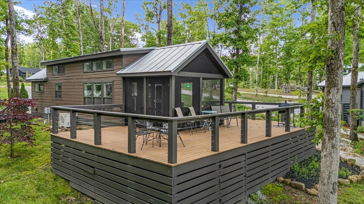 Property Photo: 411 Waters Edge Way TN 37387