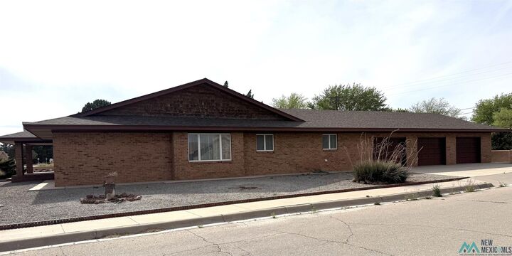 Property Photo:  2400 W Loma Drive  NM 88210 