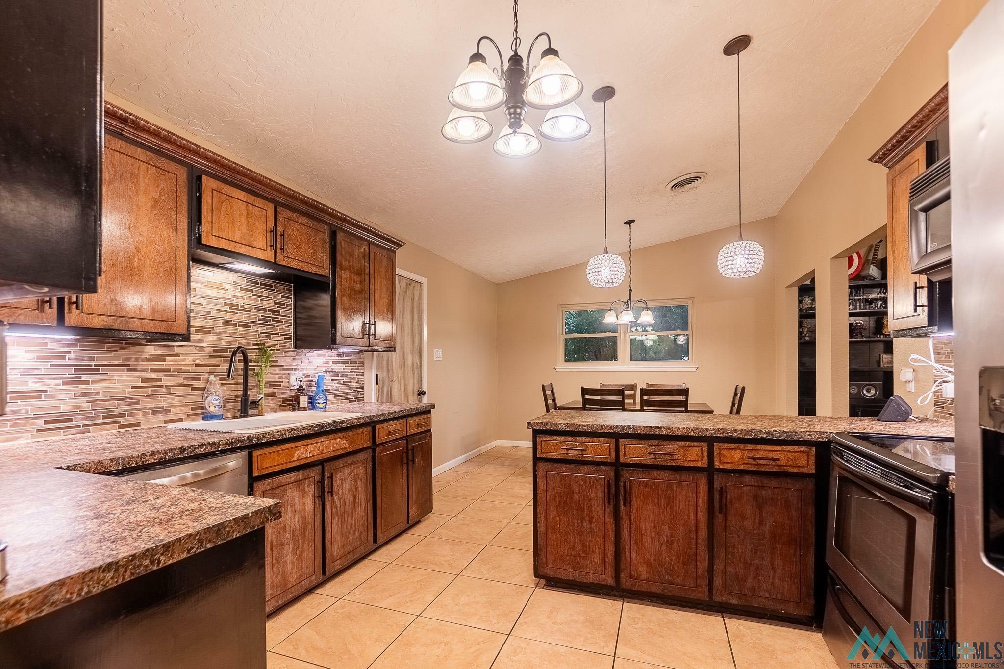 Property Photo: 1125 Parkland Drive NM 88101