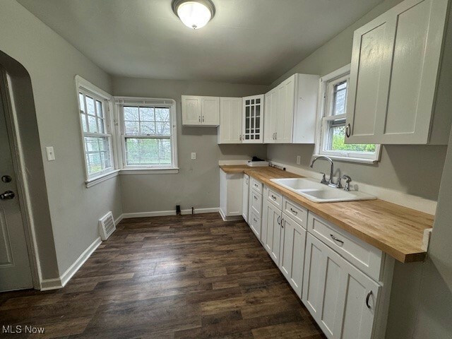 Property Photo: 3805 E 177th Street OH 44128