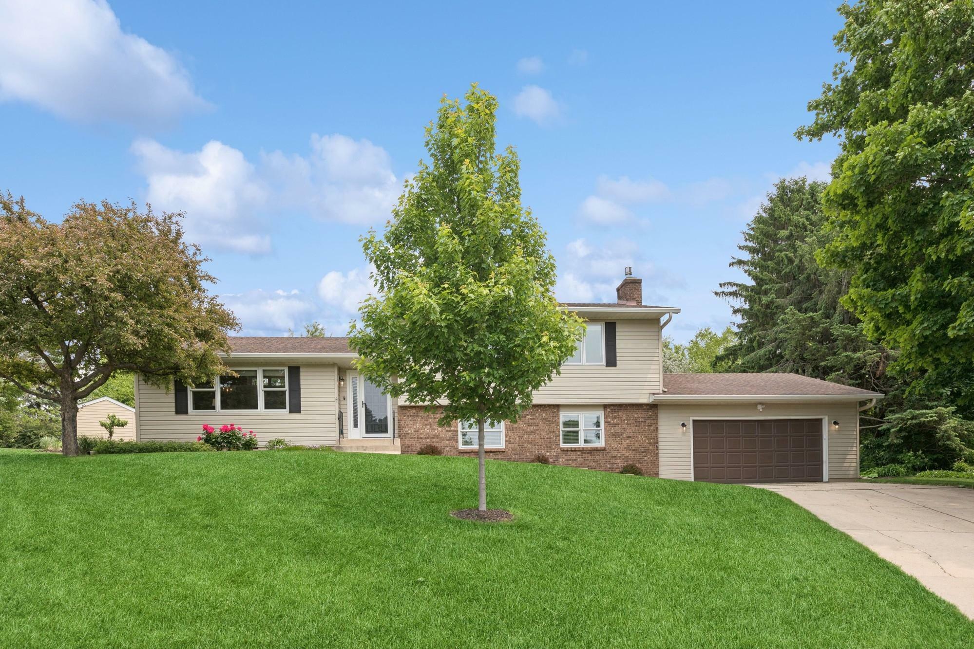 Property Photo: 1420 Pioneer Court MN 55057