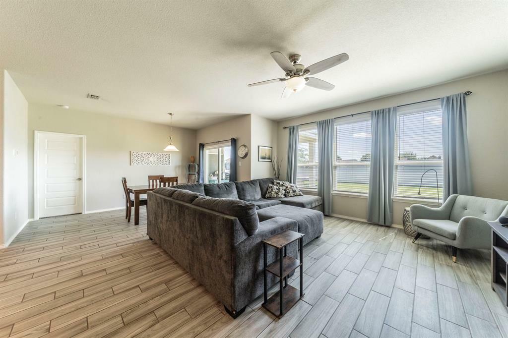 Property Photo: 1628 Hinckley Avenue TX 76227