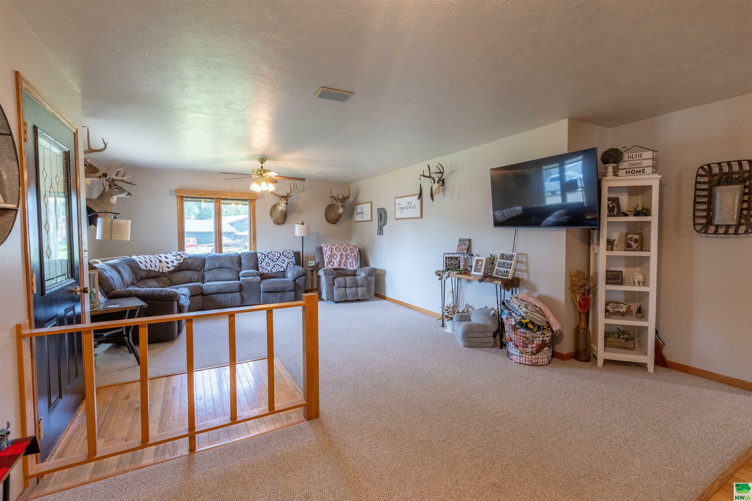 Property Photo: 409 Elizabeth Blvd IA 51004