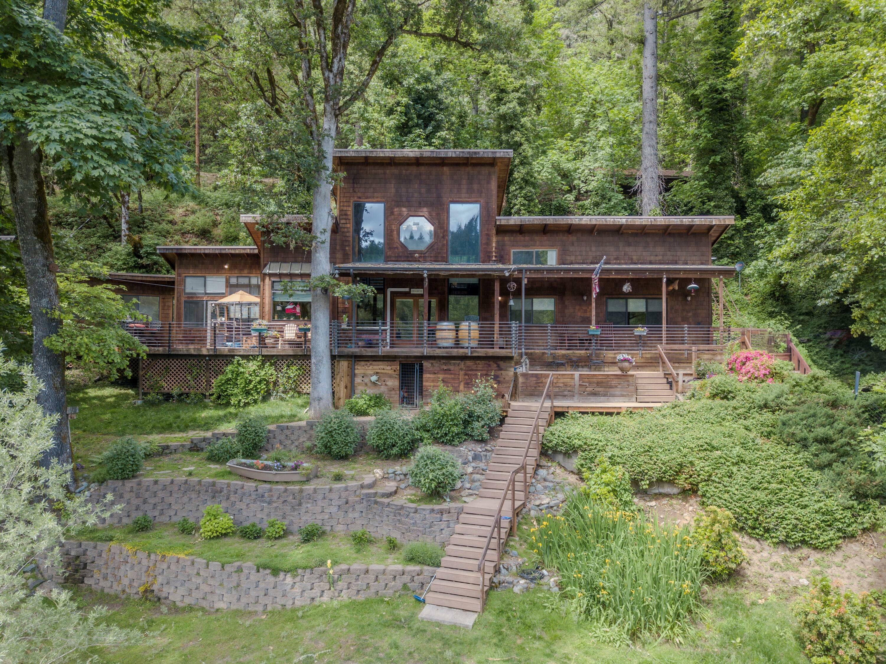 Property Photo: 4941 Riverbanks Road OR 97527