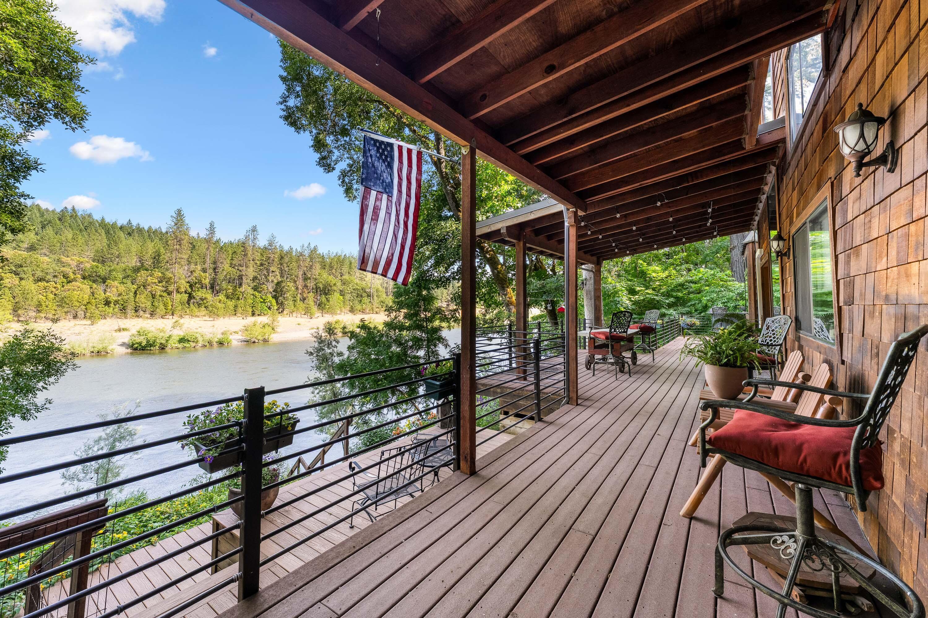 Property Photo: 4941 Riverbanks Road OR 97527