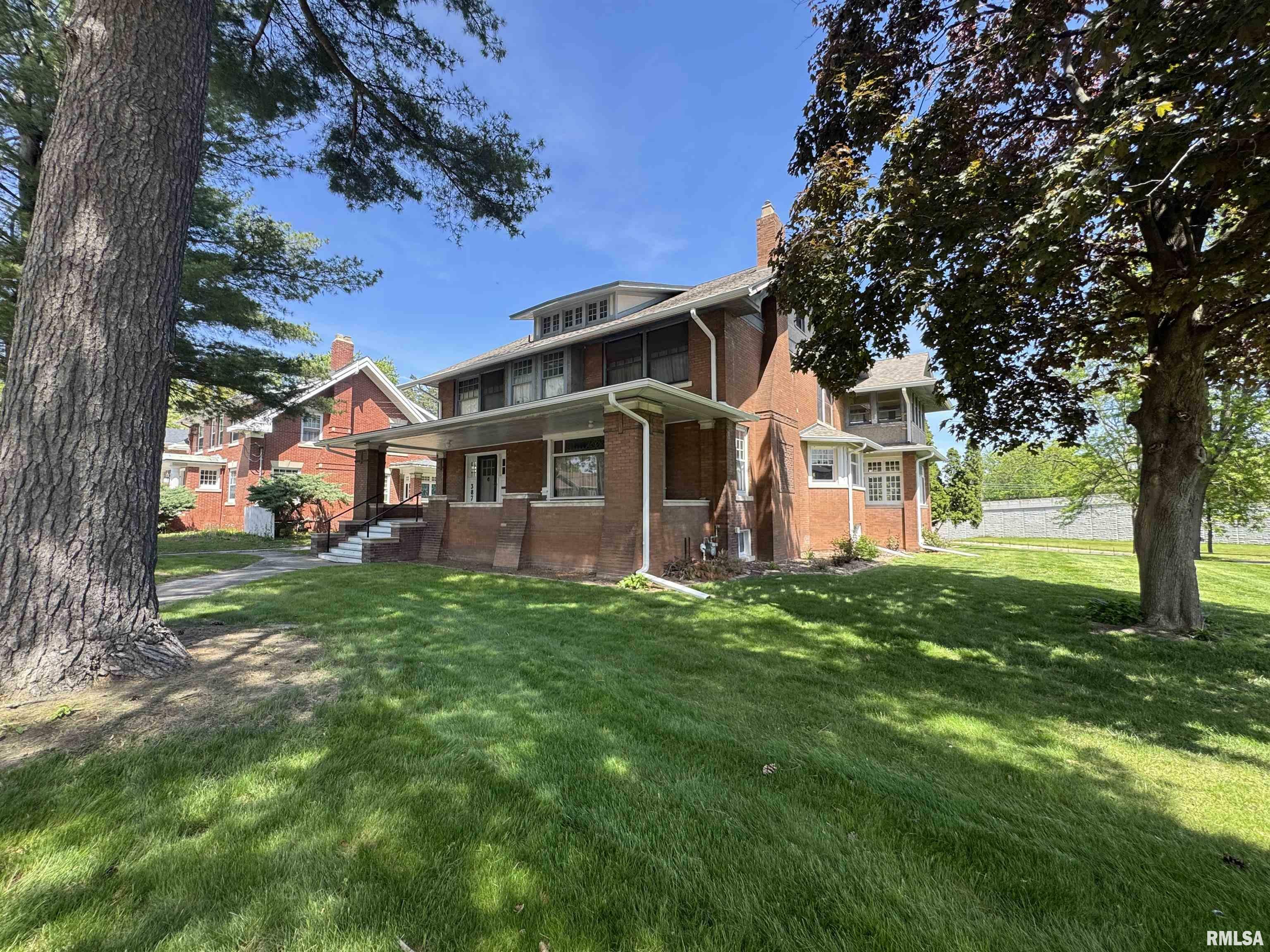 Property Photo: 387 N Kellogg Street IL 61401