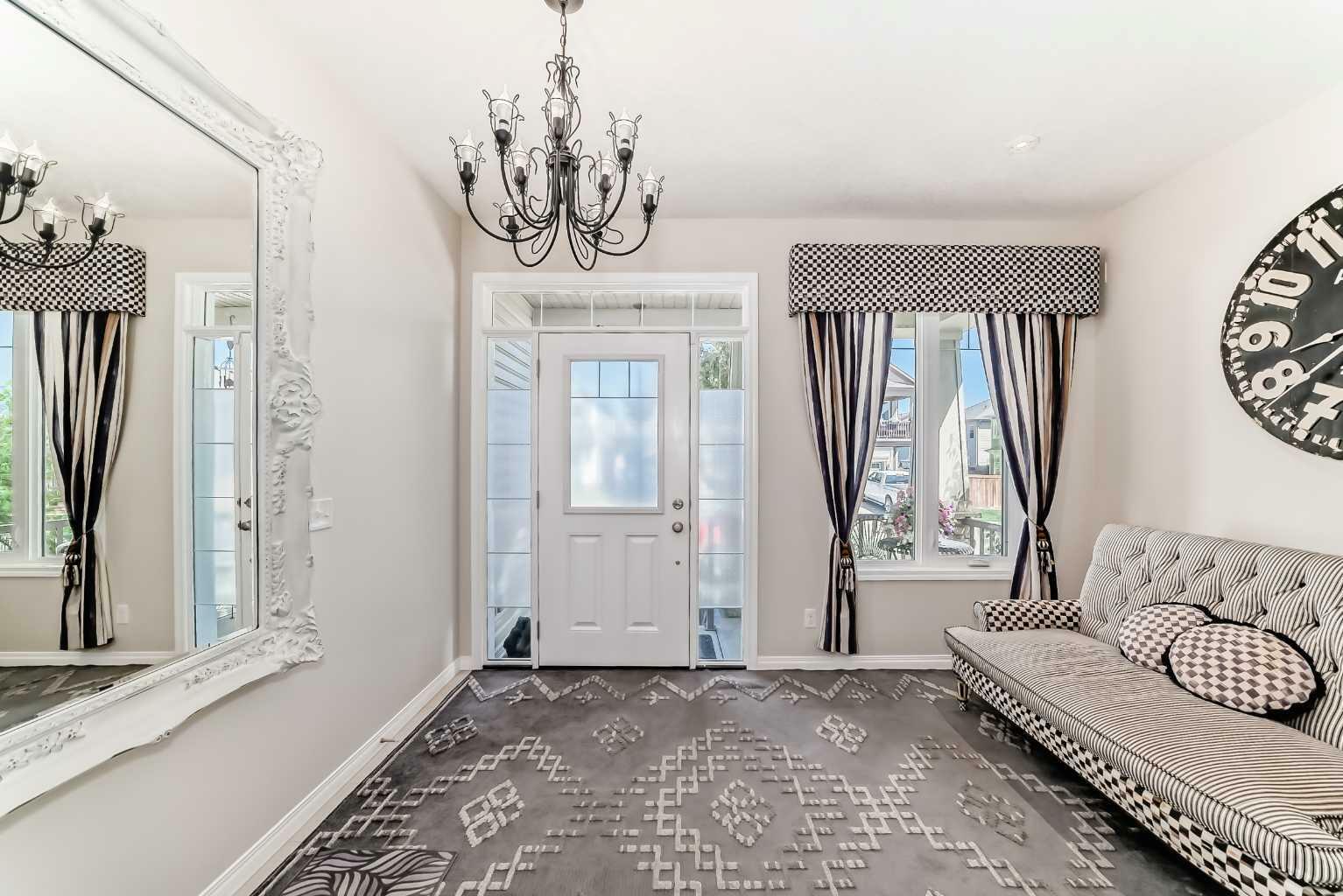 Property Photo: 7 Windgate View SW AB T4B 3S9