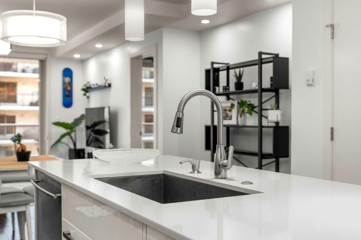 Property Photo: 1029 15 Avenue SW 302 AB T2R 0S5
