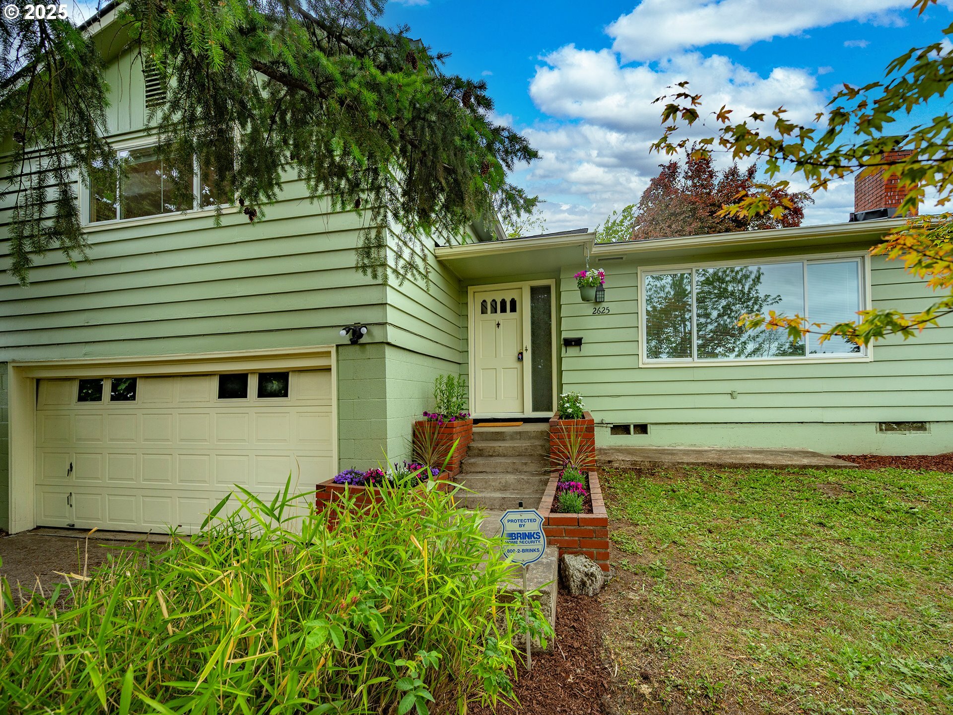 Property Photo: 2625 Potter St OR 97405