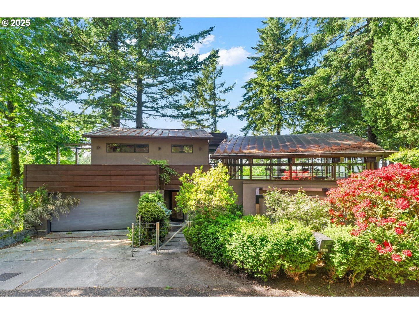 Property Photo:  4183 SW Greenleaf Dr  OR 97221