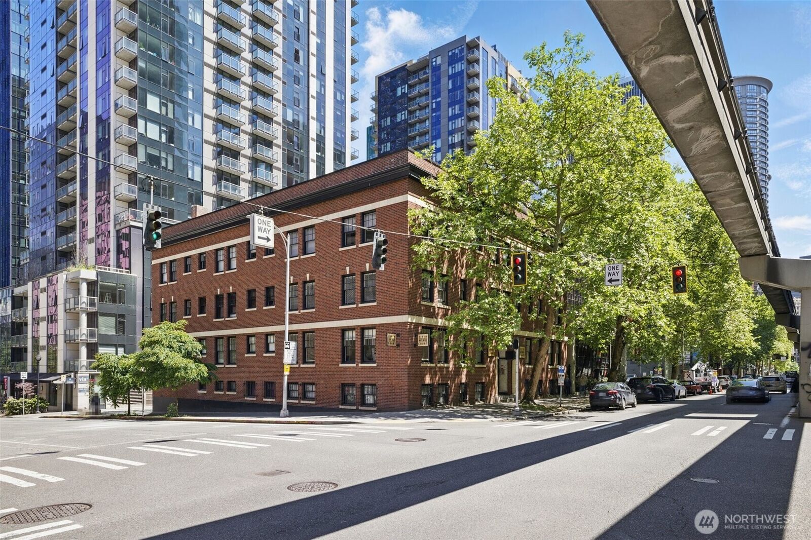 Property Photo: 2132 5th Avenue 209 WA 98121