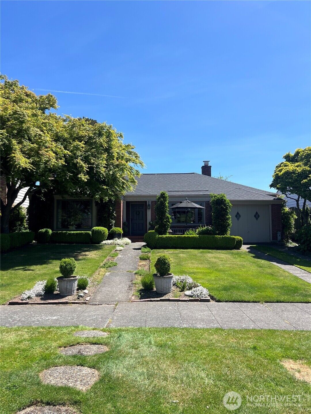 Property Photo: 2618 40th Avenue W WA 98199