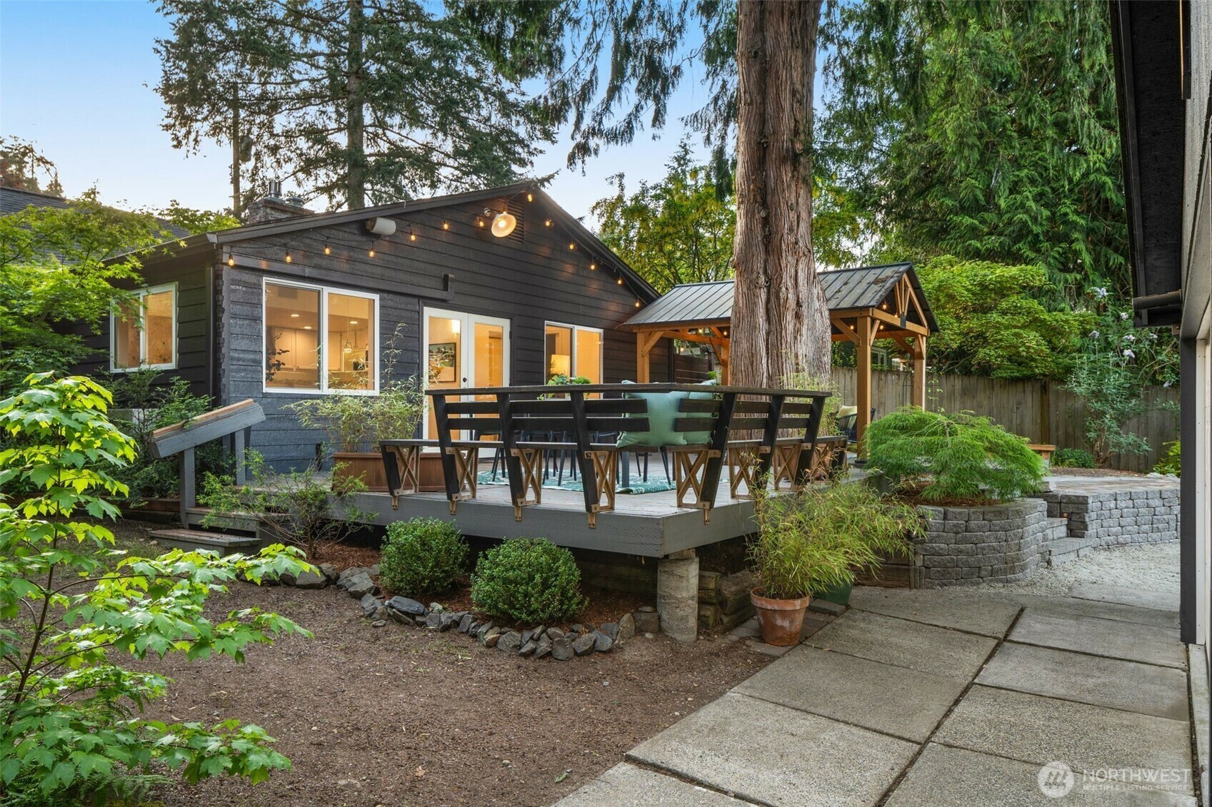 18906  32nd Avenue NE  Lake Forest Park WA 98155 photo
