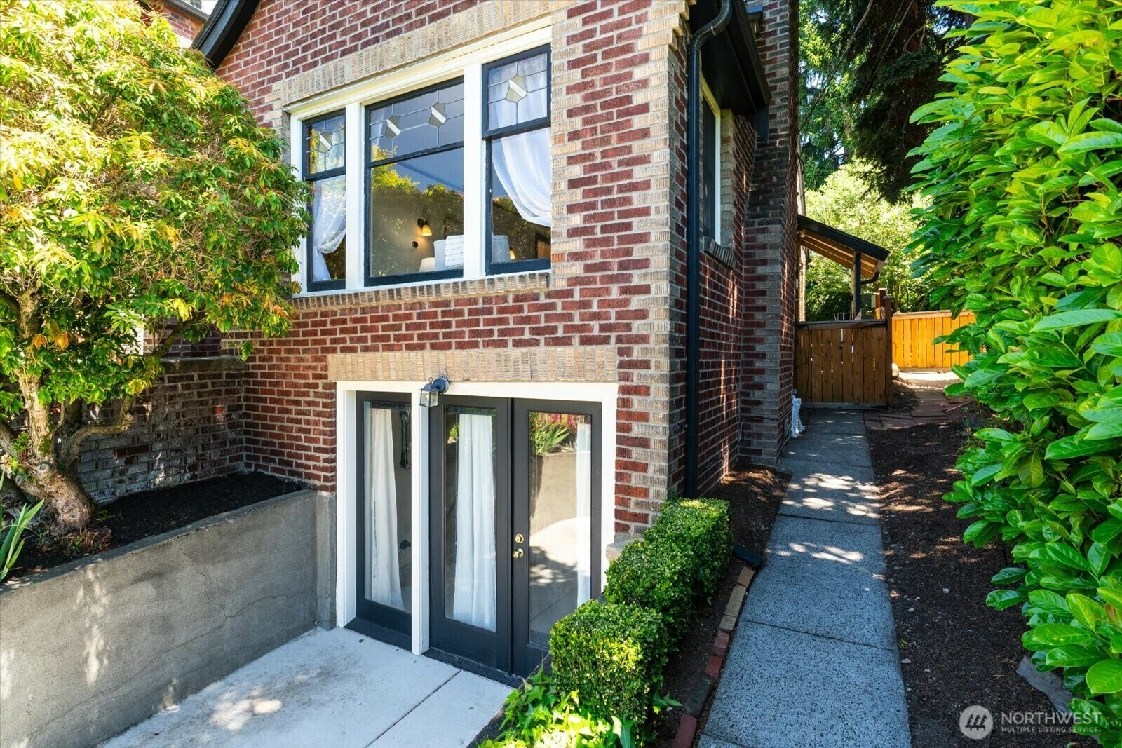 Property Photo: 3526 Ashworth Avenue N WA 98103