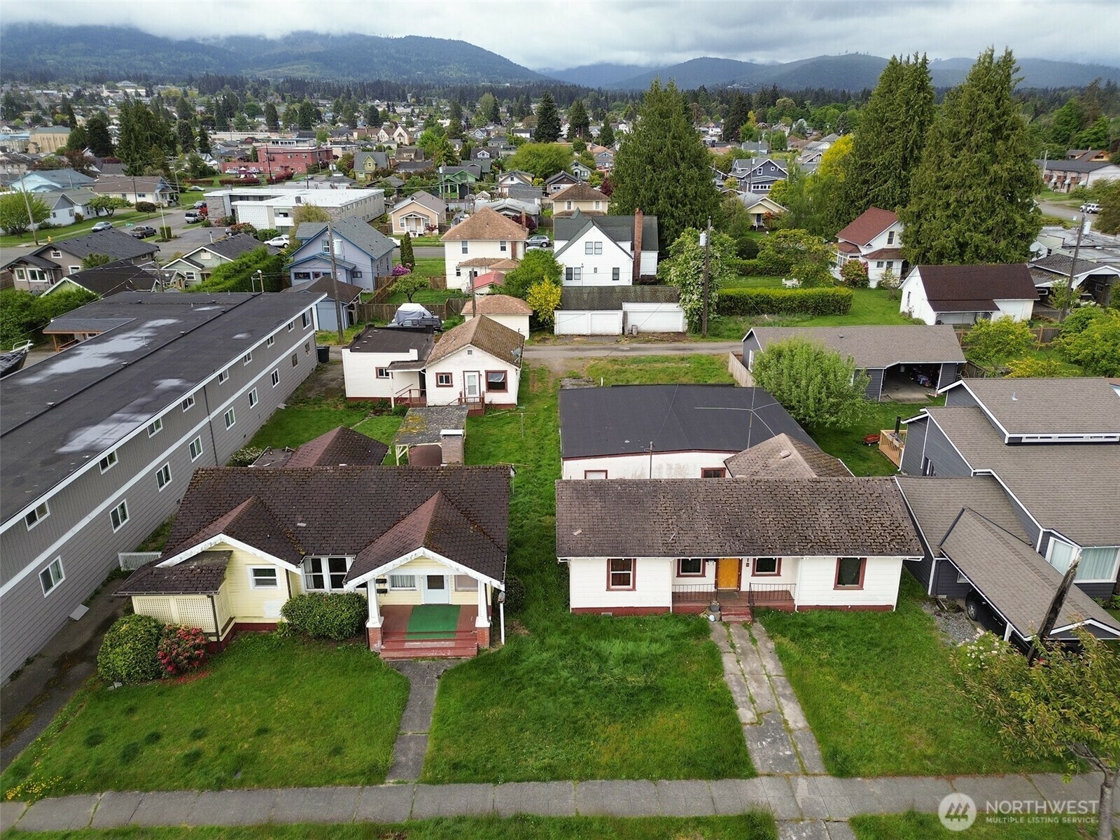 Property Photo:  216 W 3rd St  WA 98362 