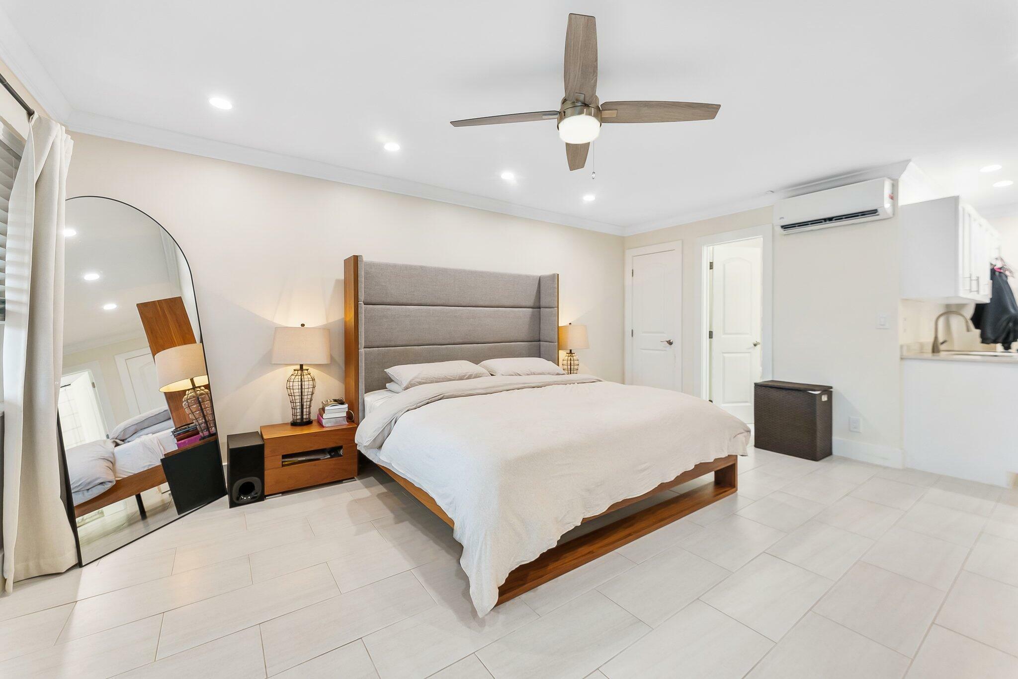 Property Photo: 1706 NE 25th Street 1-2 FL 33305