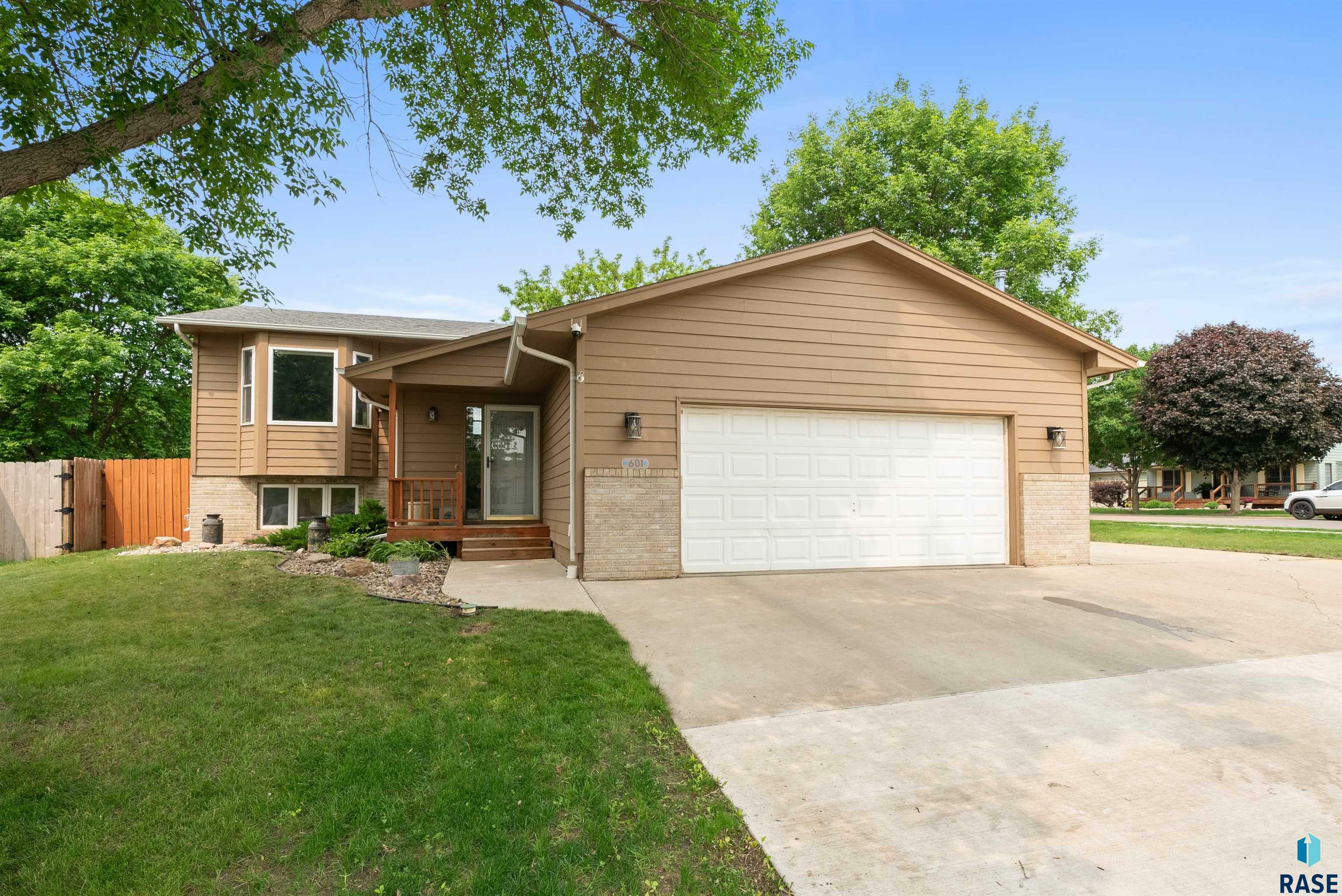 Property Photo: 601 Perry Ln SD 57032