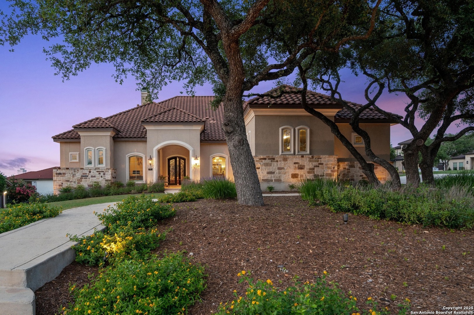 Property Photo: 102 Champions View TX 78258