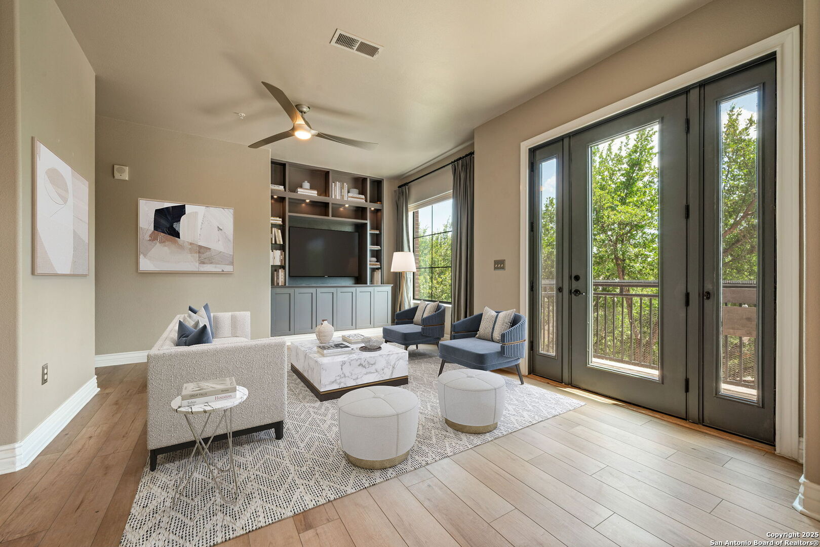 Property Photo:  215 Center Apt 310  TX 78202 